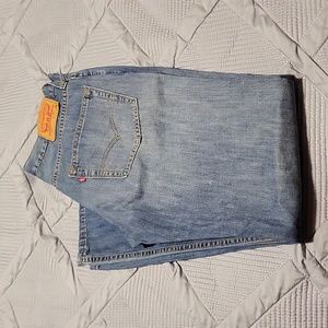 Levis